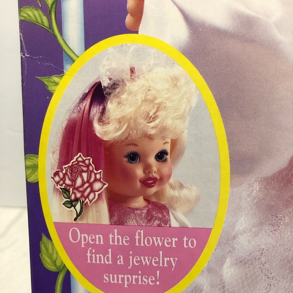 Vintage Bride Surprise Doll in Original Box 1995 Hasbro hair growing 17” - Picture 10 of 13